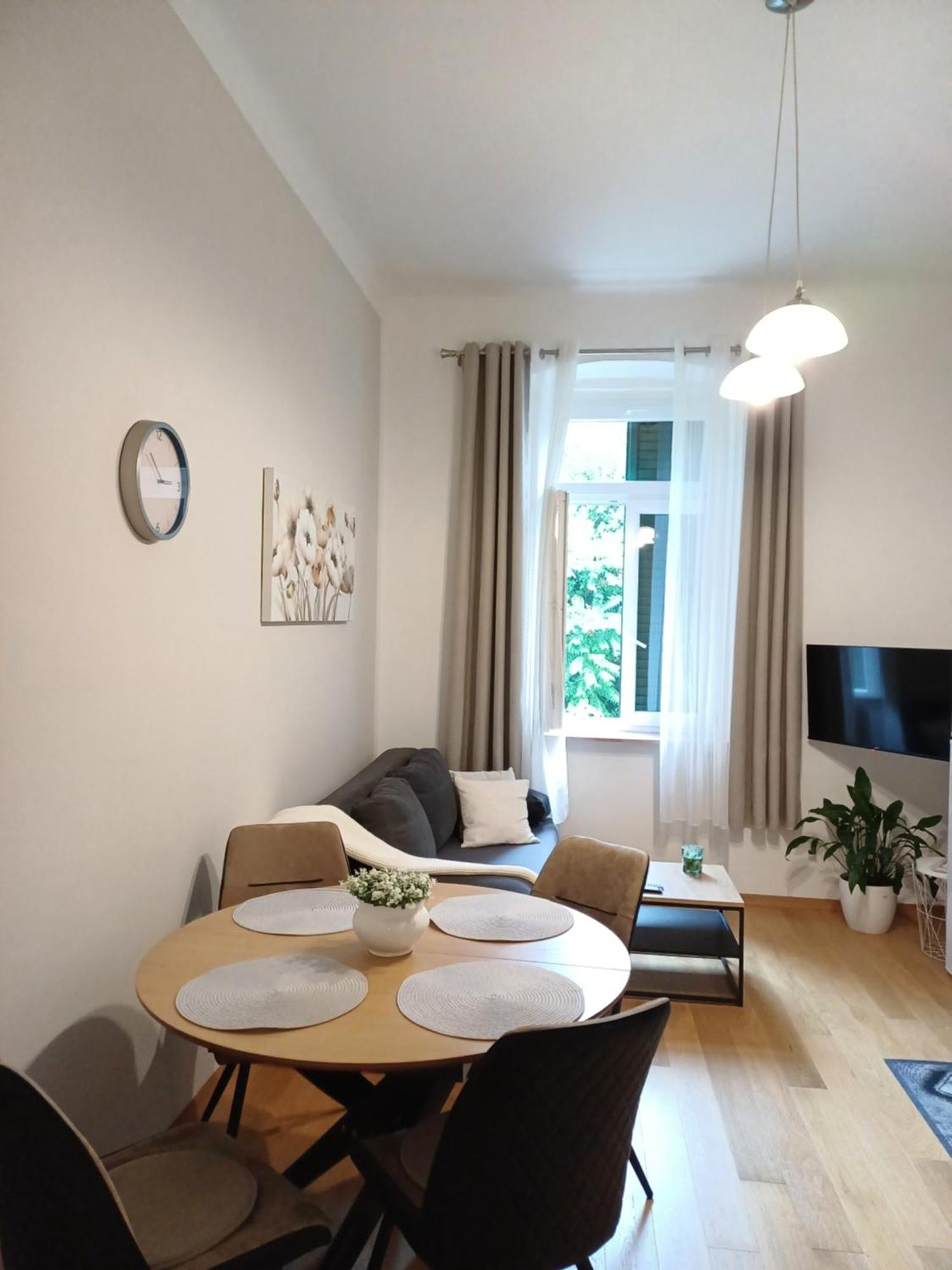 Apartment Zdenka - 100 M From The Beach โอปาติยา ภายนอก รูปภาพ